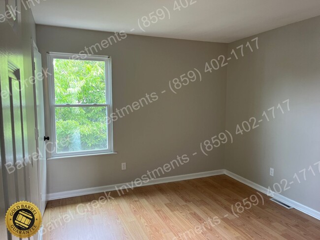 Building Photo - 2-Bed 1.5-Bath Townhome