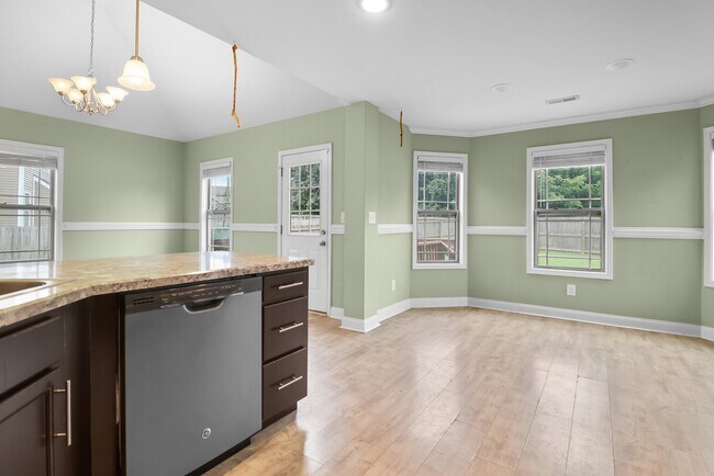 Building Photo - 128 Sycamore Hill Dr