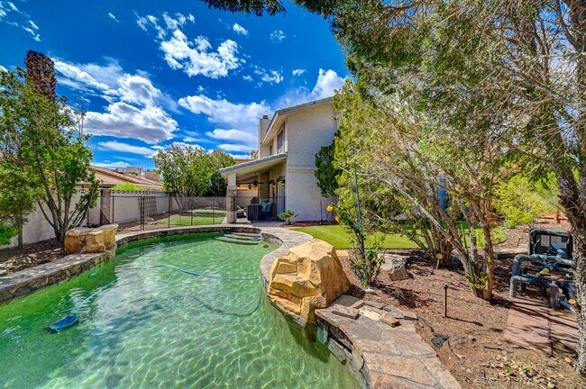 Building Photo - Charming 4 bedroom 3 bath fully furnished pool home in the heart of spring valley!