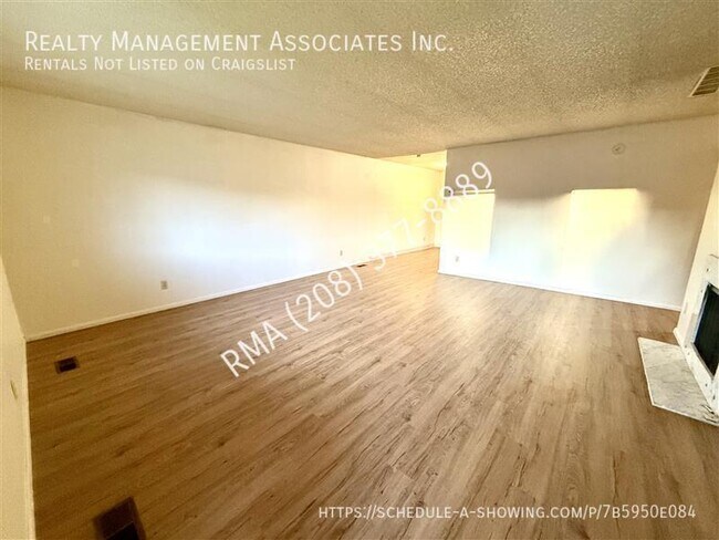 Building Photo - 1617 S Michigan Ave