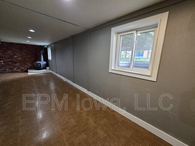 Building Photo - 1242 Edgewood Dr