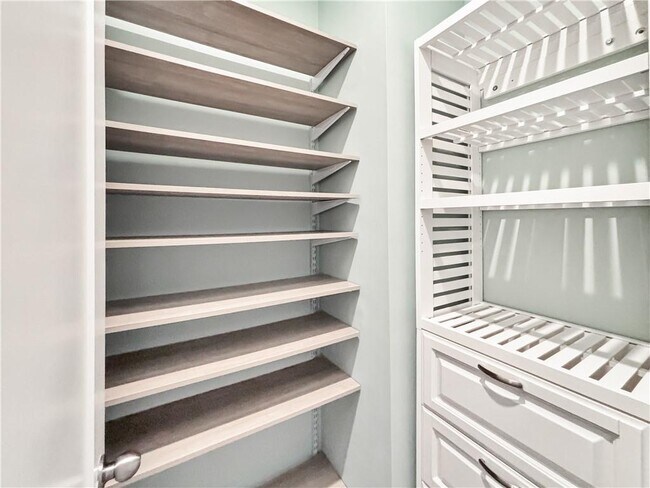 Building Photo - 300 Meadow Mill Way