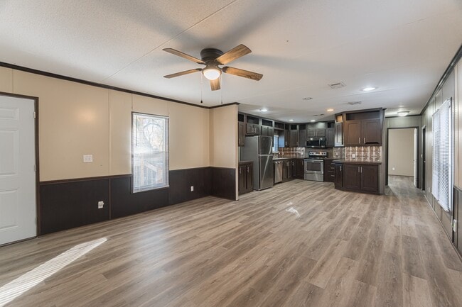 Building Photo - 13154 S Lee Shore Dr