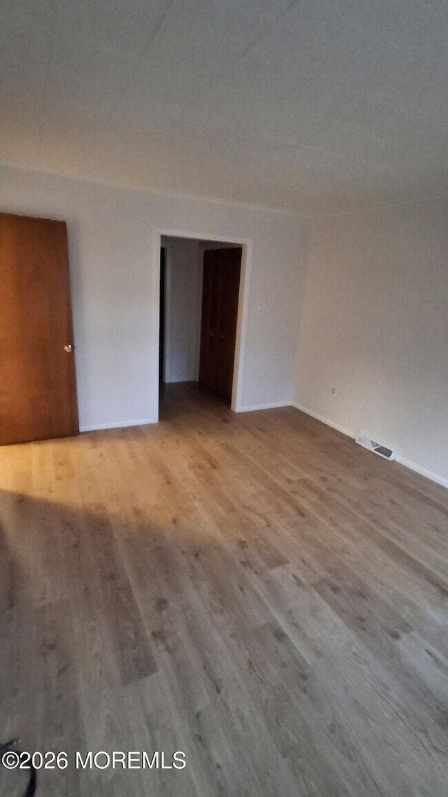 Building Photo - 151 Middle Holly Ln