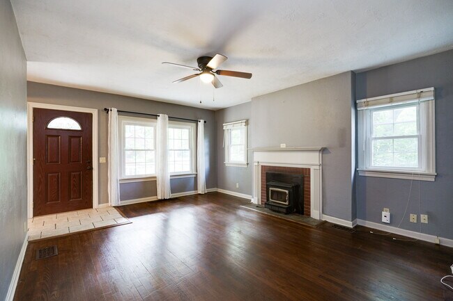 Building Photo - 2935 Glenmore Ave