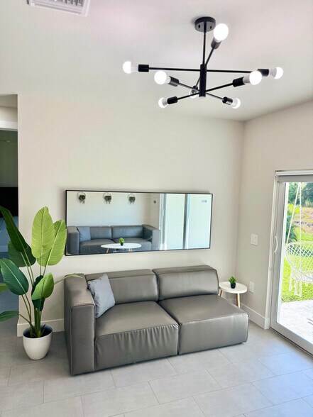 Building Photo - 2506 Leda Ave S