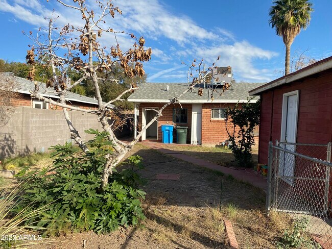 Building Photo - 3308 N 11th Ave