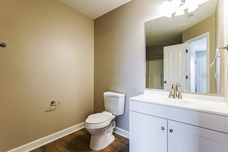 Building Photo - 221 Quiet Ln