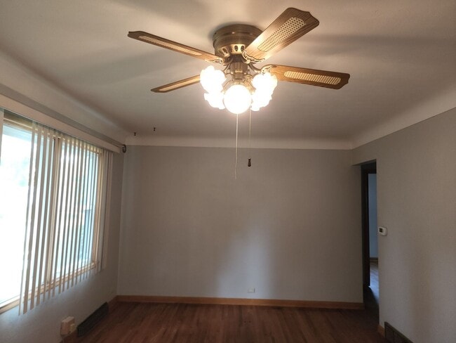 Building Photo - Great NE 3 bedroom 1.5 bath Near Center Po...