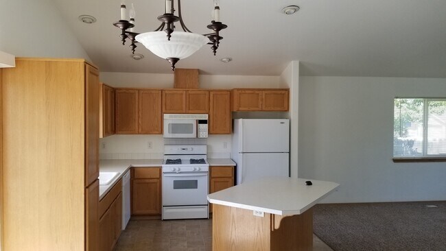 Building Photo - VIDEOTOUR: Across from Mt View High School...