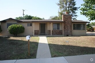 Building Photo - BEAUTIFUL 4bd 2ba NE Bakersfield 93306 $19...