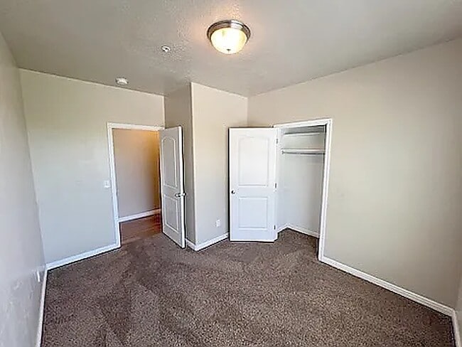 Building Photo - 426 W 200 N St