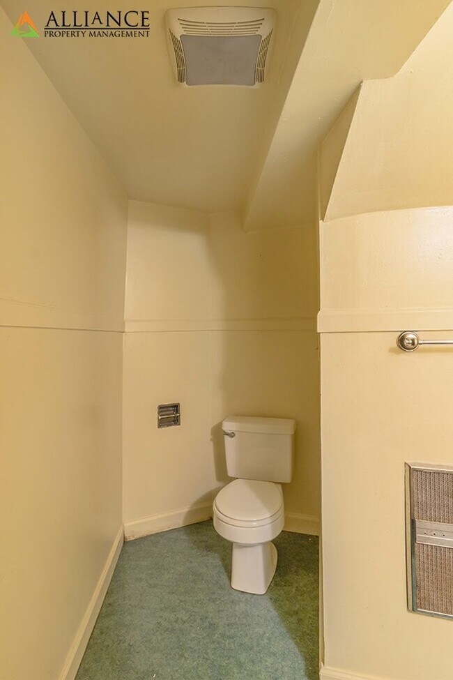 Building Photo - 1526 Jarvis Dr