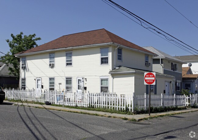 Primary Photo - 15-17 Highland Ave