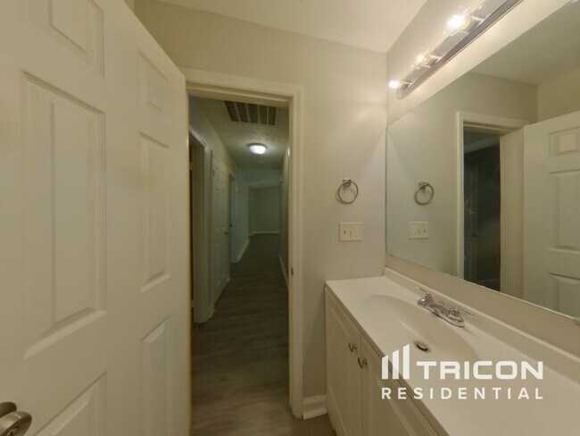 Building Photo - 125 Heritage Way