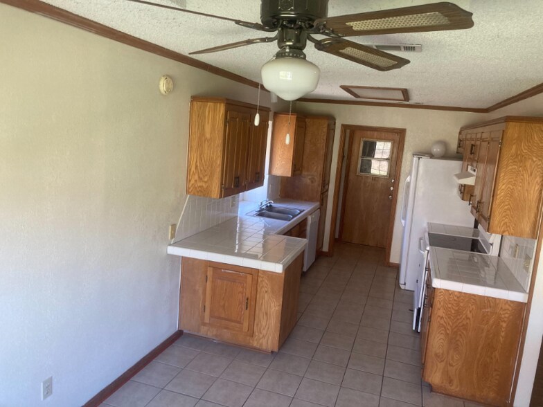 Building Photo - 2319 Whitney Dr