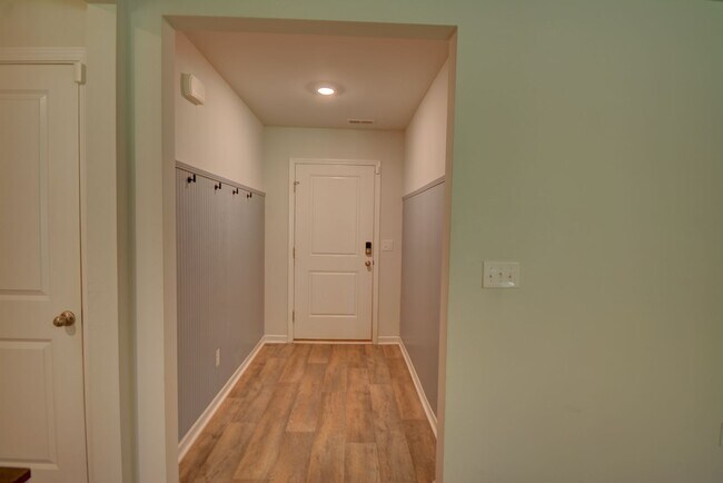 Building Photo - 13 Evian Ct