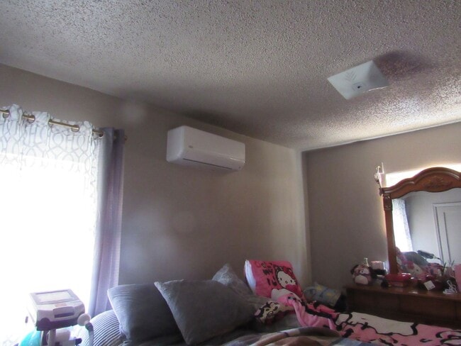 Building Photo - Cozy & Convenient 2+ Bedroom W/Garage