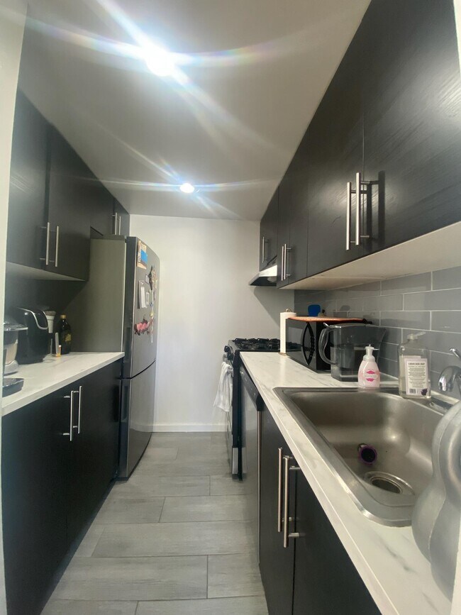 Building Photo - 174 Grand St