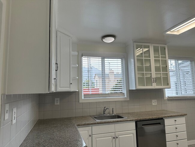 Building Photo - EPIC REA - Great Corner Lakeside Home - 3 ...