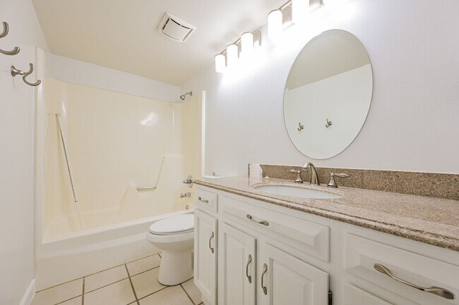 Building Photo - Spacious 4 Bed/2 Bath in Desirable Willow Creek.