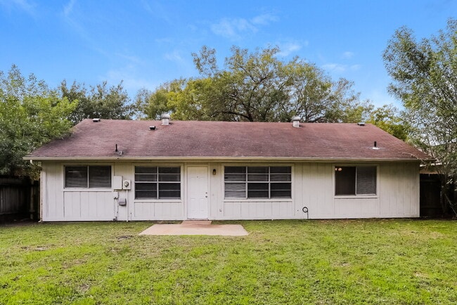 Building Photo - 7318 Sunlight Ln