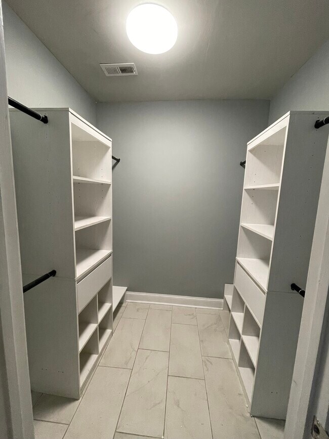 Building Photo - 1515 Chamberlain Ave