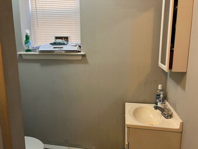 Building Photo - 1727 W Montgomery Ave