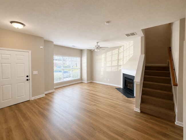 Building Photo - Three bedroom, 2.5 bath townhome in Whitsett
