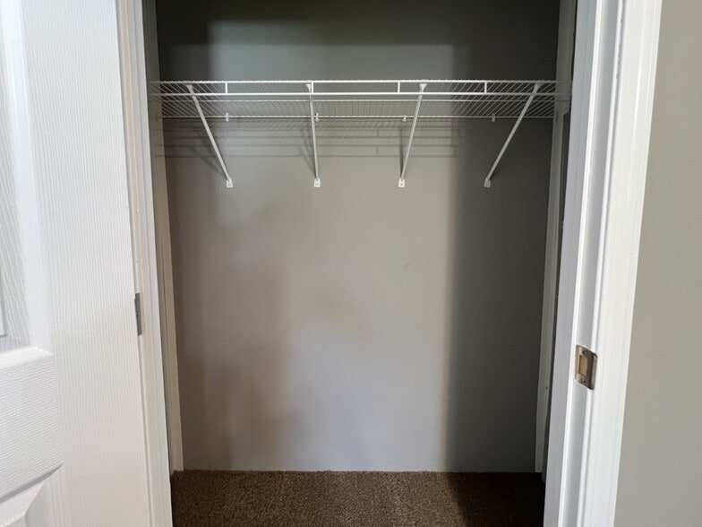 Building Photo - 73 W Sourwood Dr