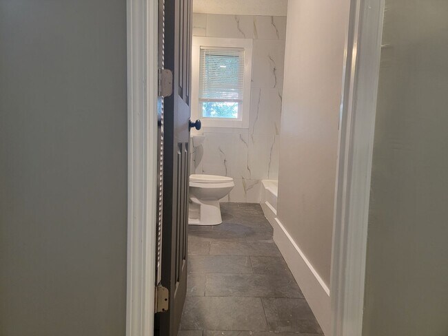 Building Photo - Accepting  DeKalb Housing Choice & HUD /VA...