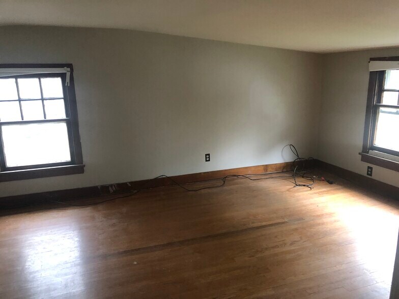 Upstairs bedroom 2 - 132 N Crestmoor Ave