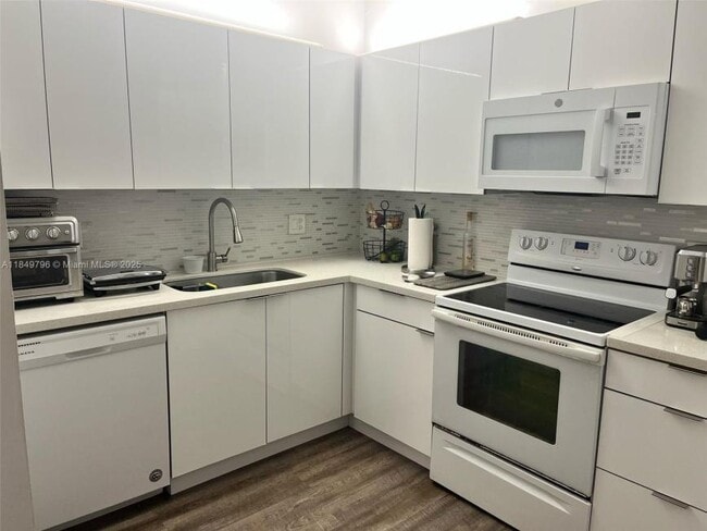 Building Photo - 2 bedroom in Miami FL 33179