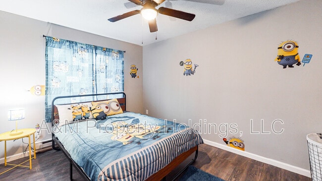 Building Photo - 3120 Greenbriar Dr