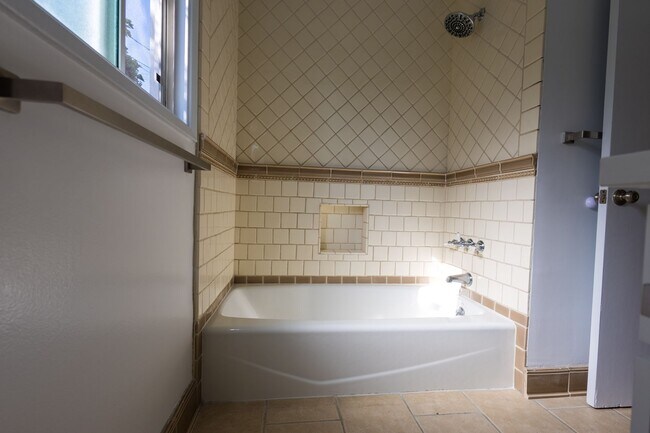 Building Photo - Freshly Renovated 3BR/2BA Pool Home – La Crescenta