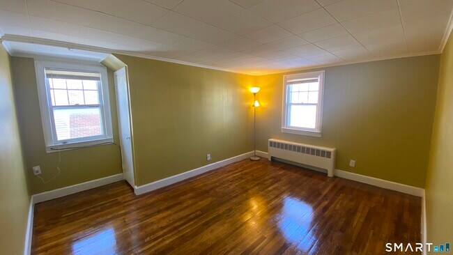 Building Photo - 214 Columbia St