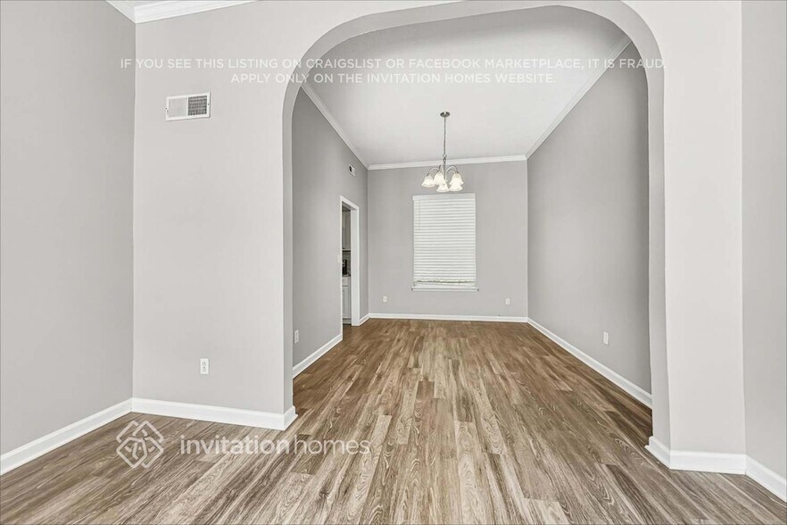 Building Photo - 3939 Armitage Dr