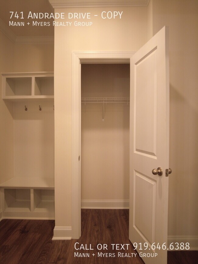 Building Photo - 741 Andrade Dr