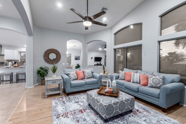 Building Photo - 214 N 165th Dr