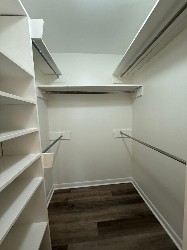 Building Photo - Must see this Beautiful Remolded 4 Bedroom 2.5 Bath Home in Walker