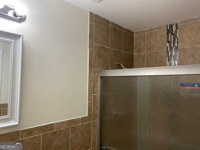 Building Photo - 825 S Forest Lake Dr