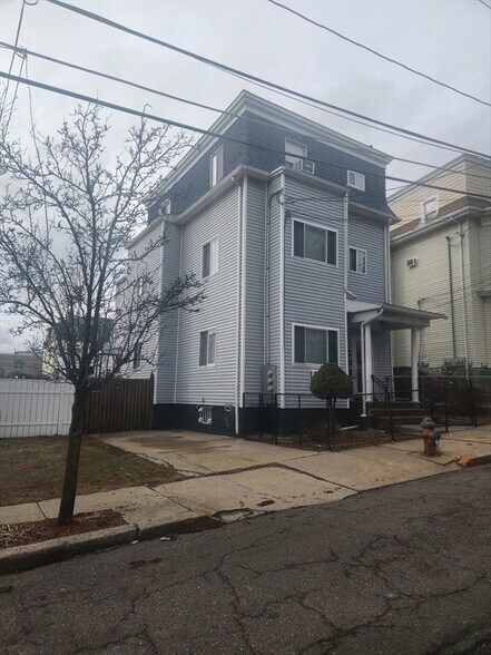 Primary Photo - 34 Florence St