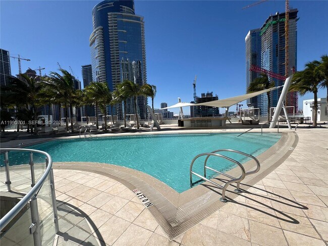 Building Photo - 900 Biscayne Blvd