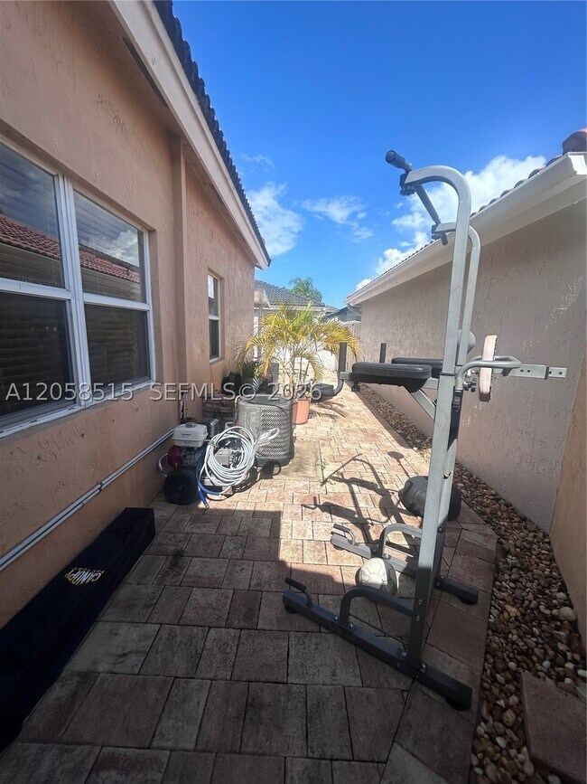 Building Photo - 4820 SW 152nd Way
