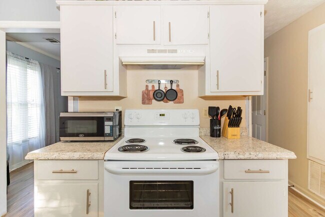 Building Photo - 1930 16th Ave