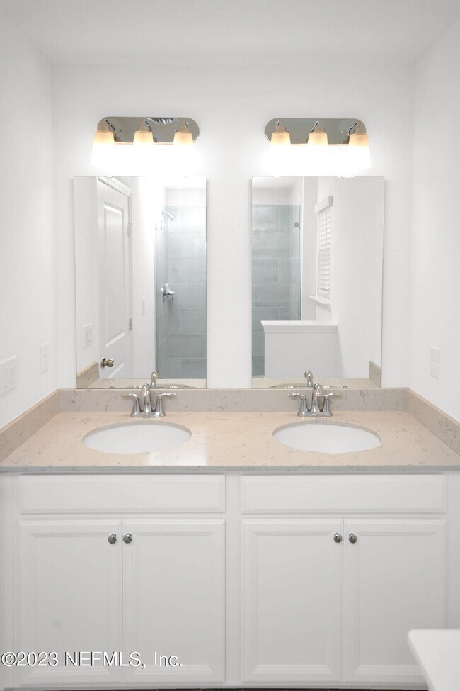 Building Photo - 348 Rosemont Dr