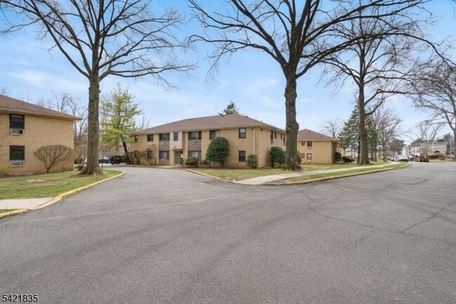 Building Photo - 401 US-22