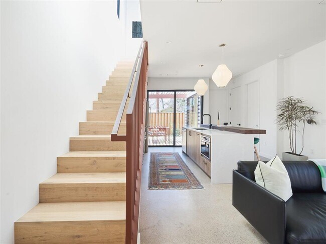 Building Photo - 1000 Gullett St