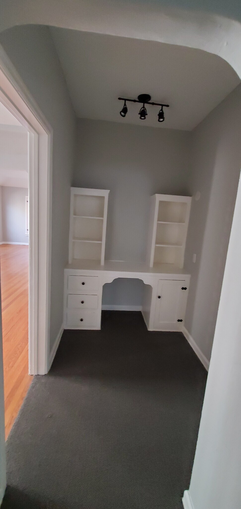 Building Photo - 1135 Cardiff Ave