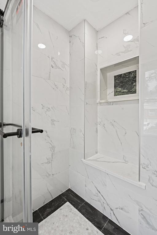 Building Photo - 9409 Mirror Pond Dr